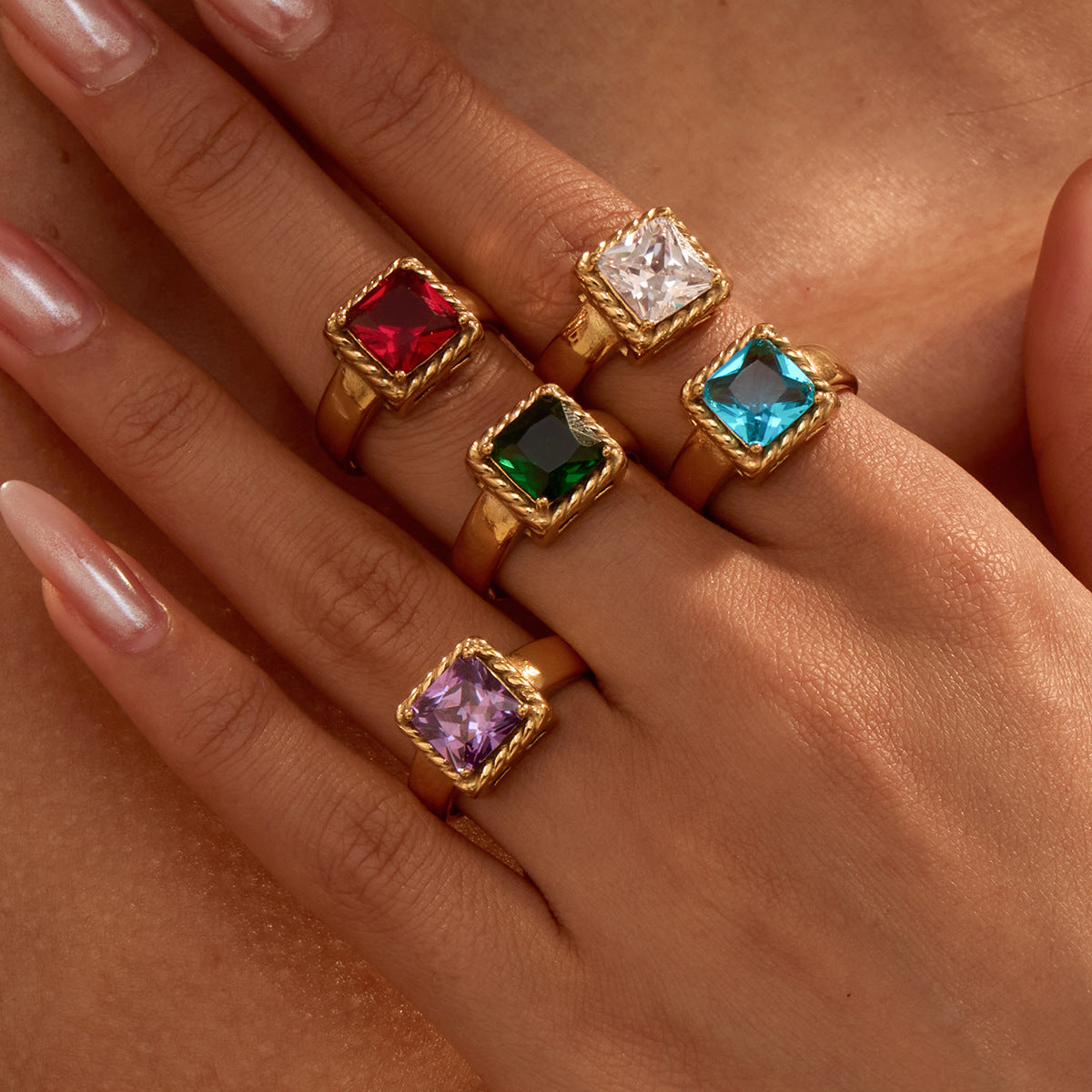 Anillo Abierto Minimalista Geométrico Cuadrado de Circonita de Acero Inoxidable con Baño de Oro de 18K para Mujer