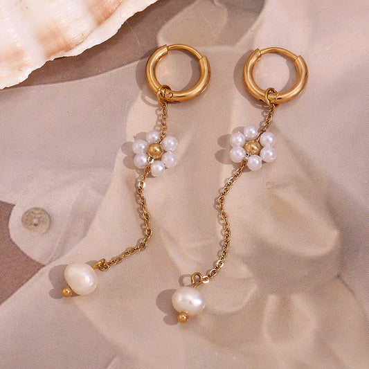Pendientes trepadores de acero inoxidable con diseño geométrico minimalista, chapados en oro de 18K y detalles de cadena floral de perlas hechas a mano para mujer