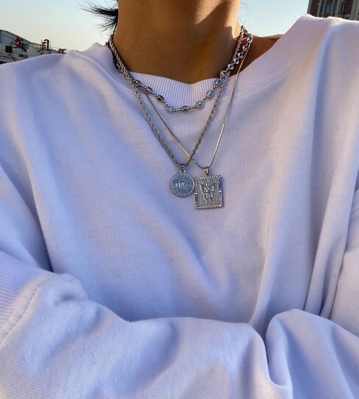 Collar Retro Hip-Hop con Mariposa y Retrato, Multicapa, con Cadena Trenzada y Dije Geométrico de Aleación con Acabado Chapado