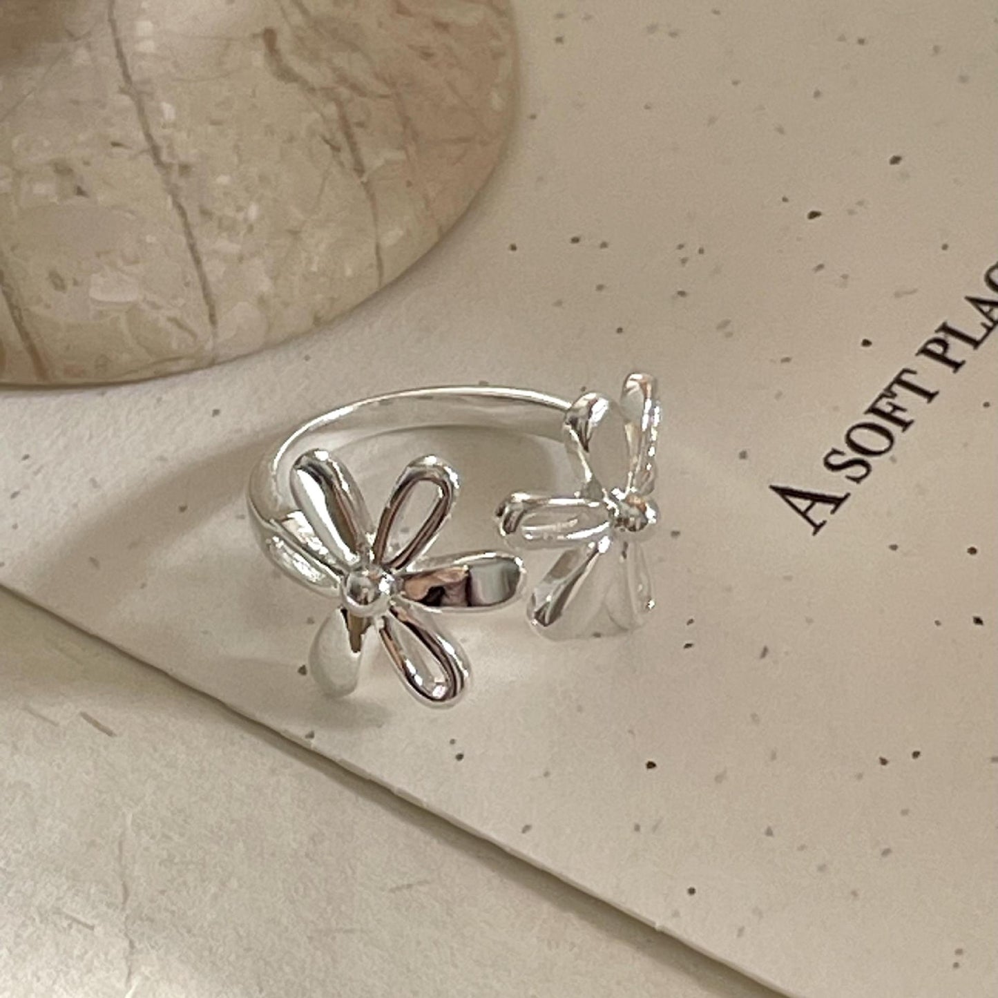 Minimalist Daisy-Shaped 925 Sterling Silver Open Ring for Women with Geometric Outline and Fresh Sweet Style
