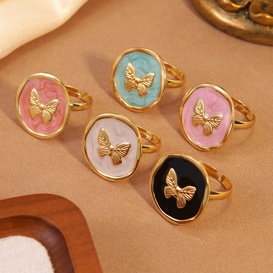Anello Tondo in Acciaio Inossidabile con Farfalla Geometrica e Goccia Dolce