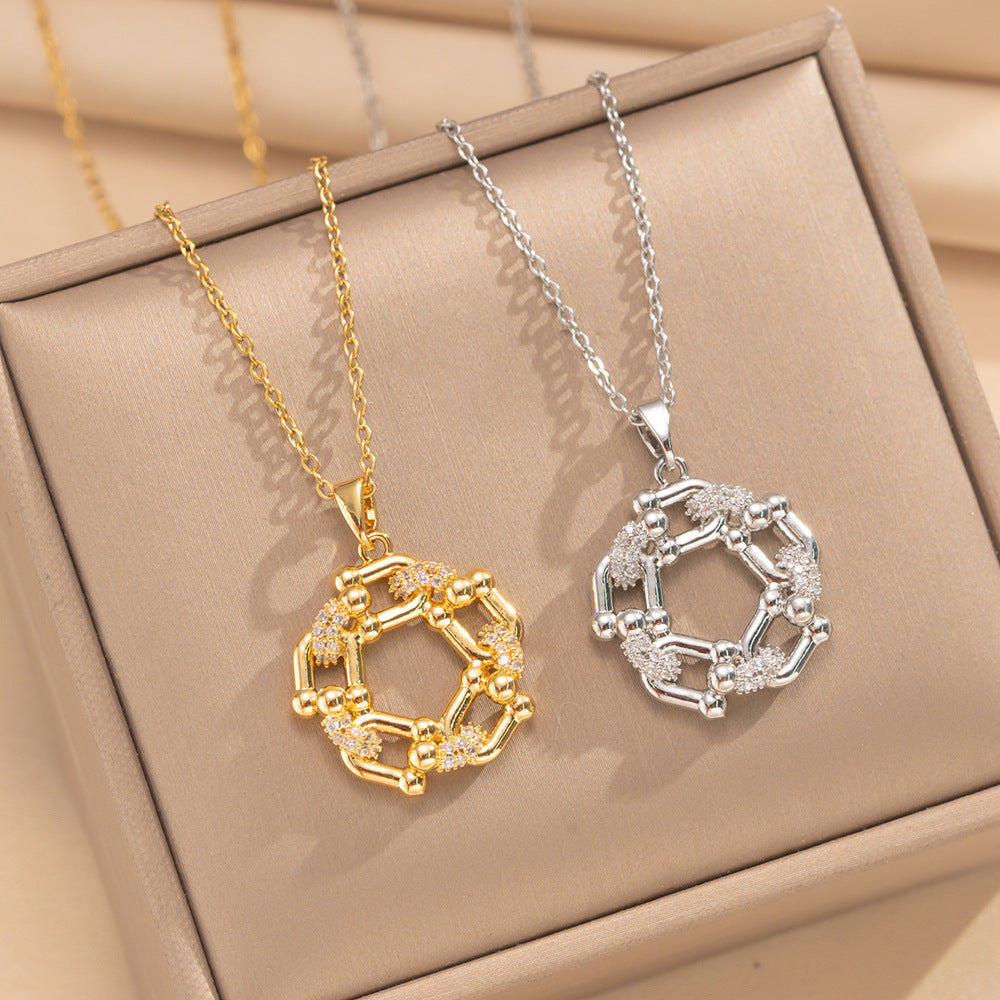 Collar colgante geométrico redondo de herradura de cobre y circonita chapado en oro de 18 quilates de lujo ligero para mujer con cadena O de acero de titanio