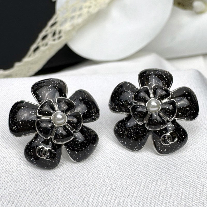 Sweet Black Enamel Floral Double C Letter Brass Pendant Necklace for Women