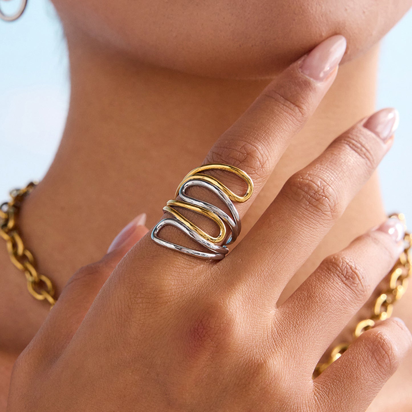 Anillo de acero inoxidable geométrico con acabado chapado para mujer, accesorio de moda de lujo minimalista