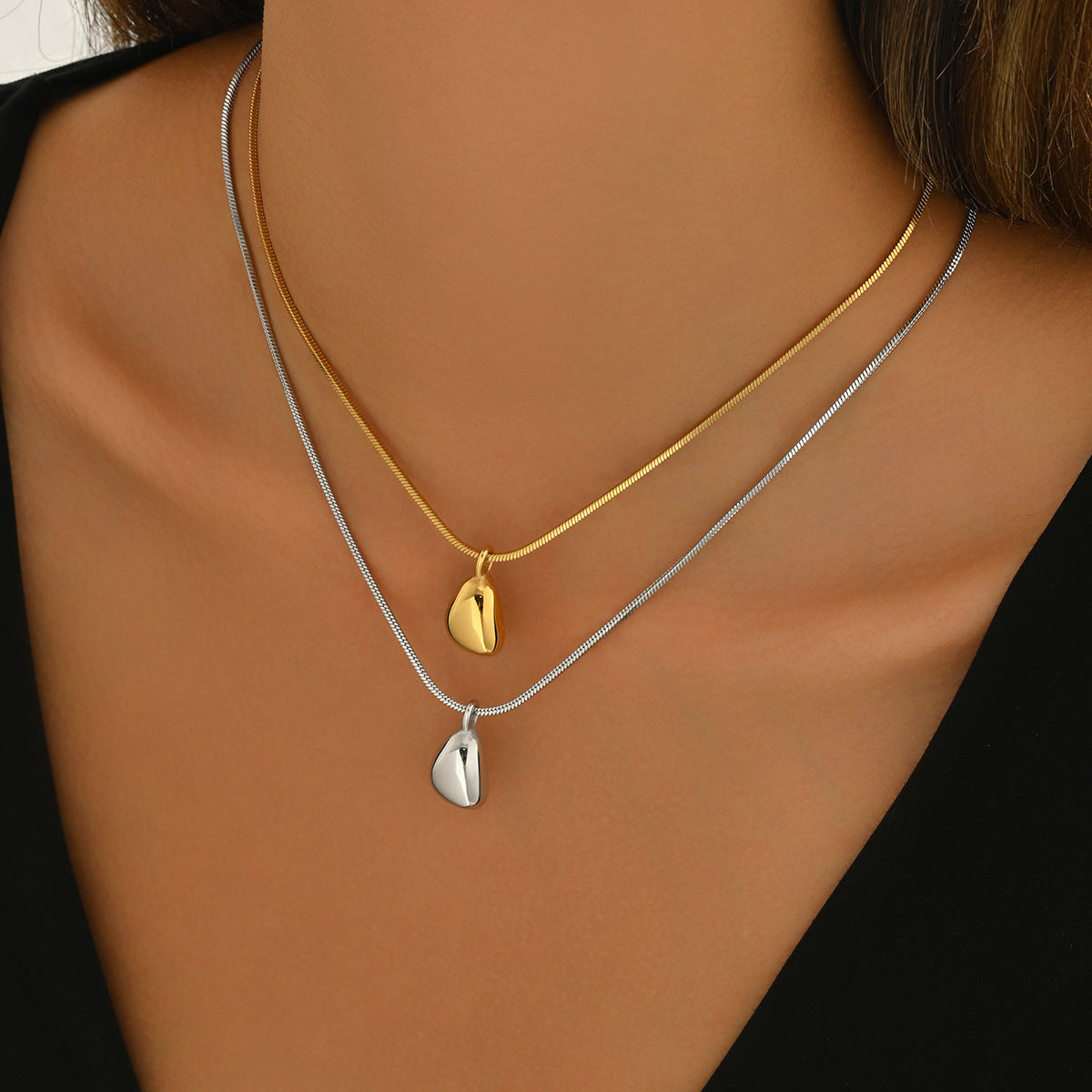 Collana a pendente geometrico minimalista da donna in rame con finitura placcata, catena lunga alla clavicola