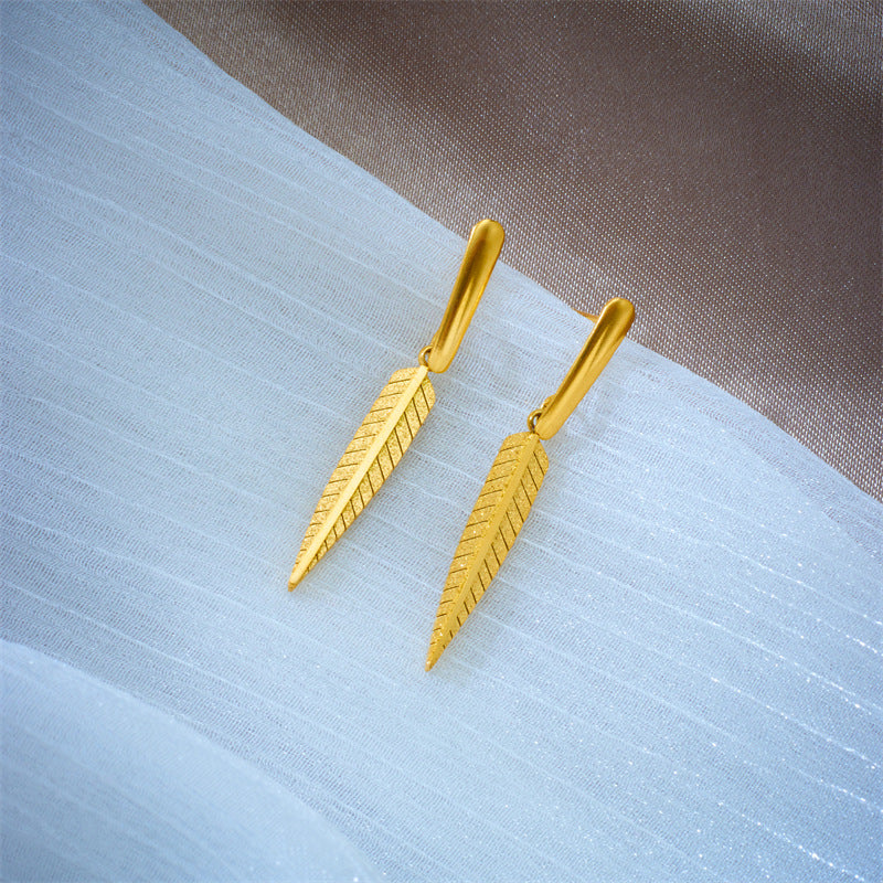 Minimalist Titanium Steel Leaf Earrings with Plated Finish for Women, Fashionable and Versatile Ear Studs