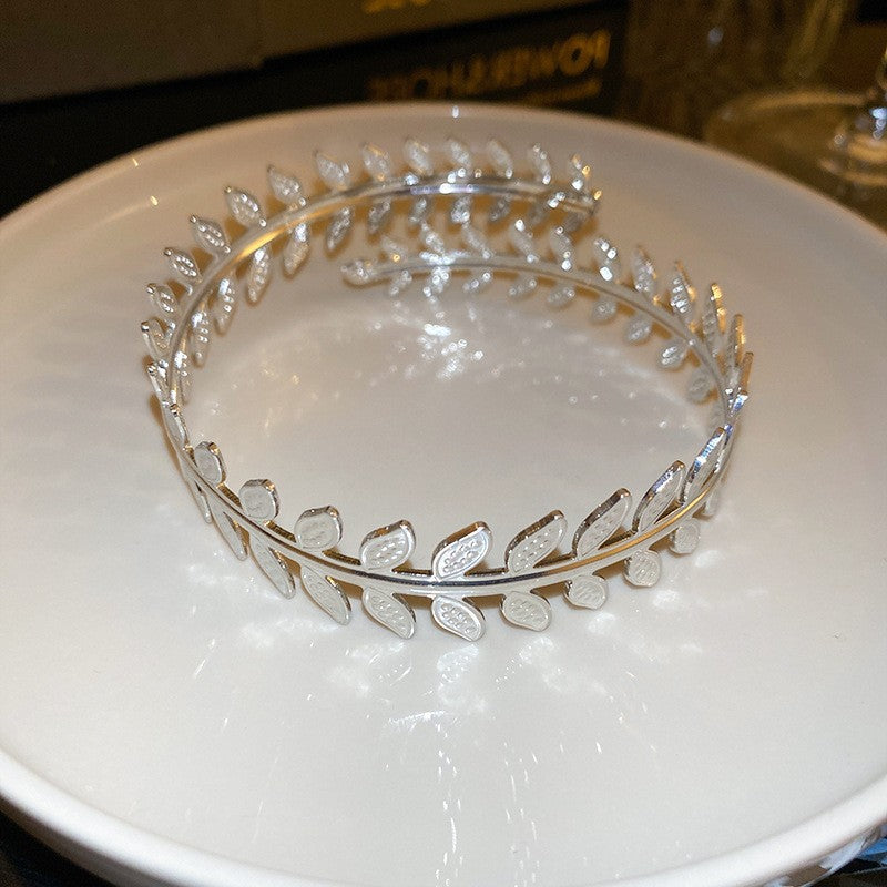 Pulsera Cóncava Irregular Minimalista para Mujer en Aleación de Latón con Acabado Galvánico