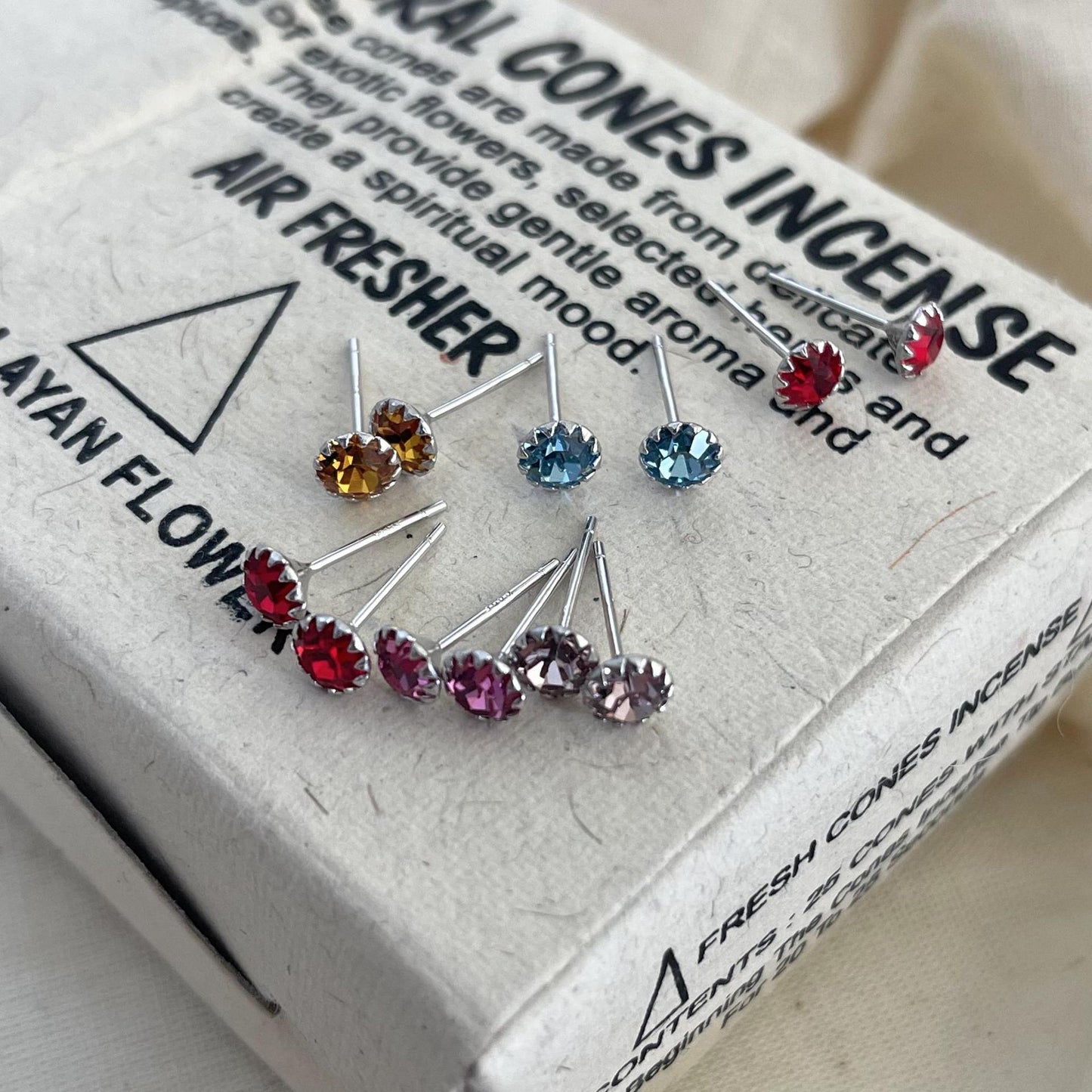Sweet 925 Sterling Silver Round Geometric Inlaid Crystal Stud Earrings for Women