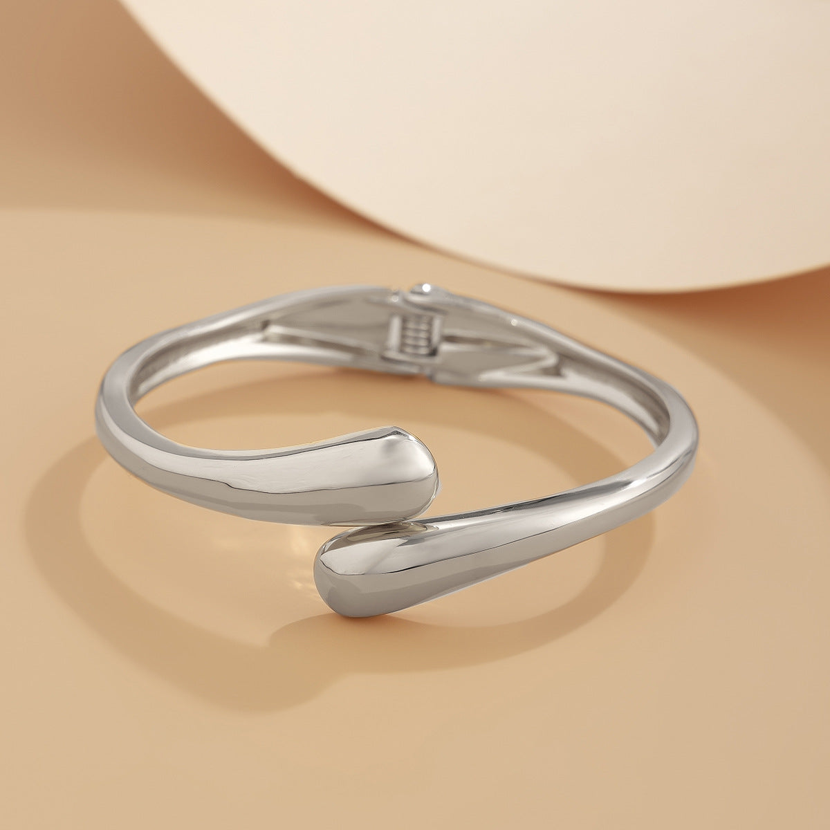 Irregular Geometric Alloy Plated Bracelet Set with Pearl Accents