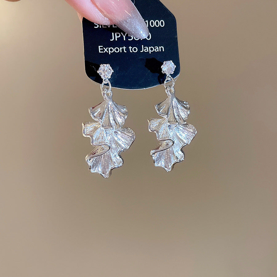 Pendientes de botón minimalistas florales de circonita en cobre chapado con postes de acero inoxidable para mujer
