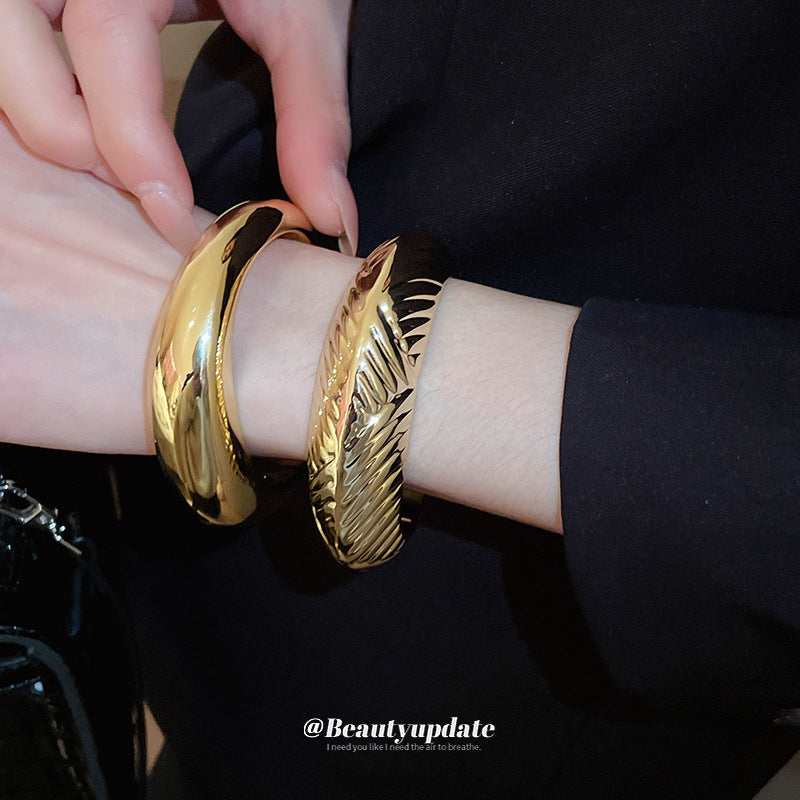 Pulsera de acrílico ovalada a rayas para mujer con diseño geométrico y atrevida declaración de moda