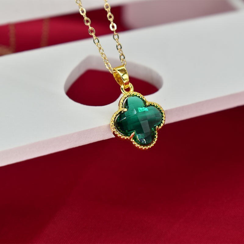 Collana con Ciondolo Trifoglio Floreale Minimalista in Acciaio al Titanio con Finitura Placcata per Uomo e Donna