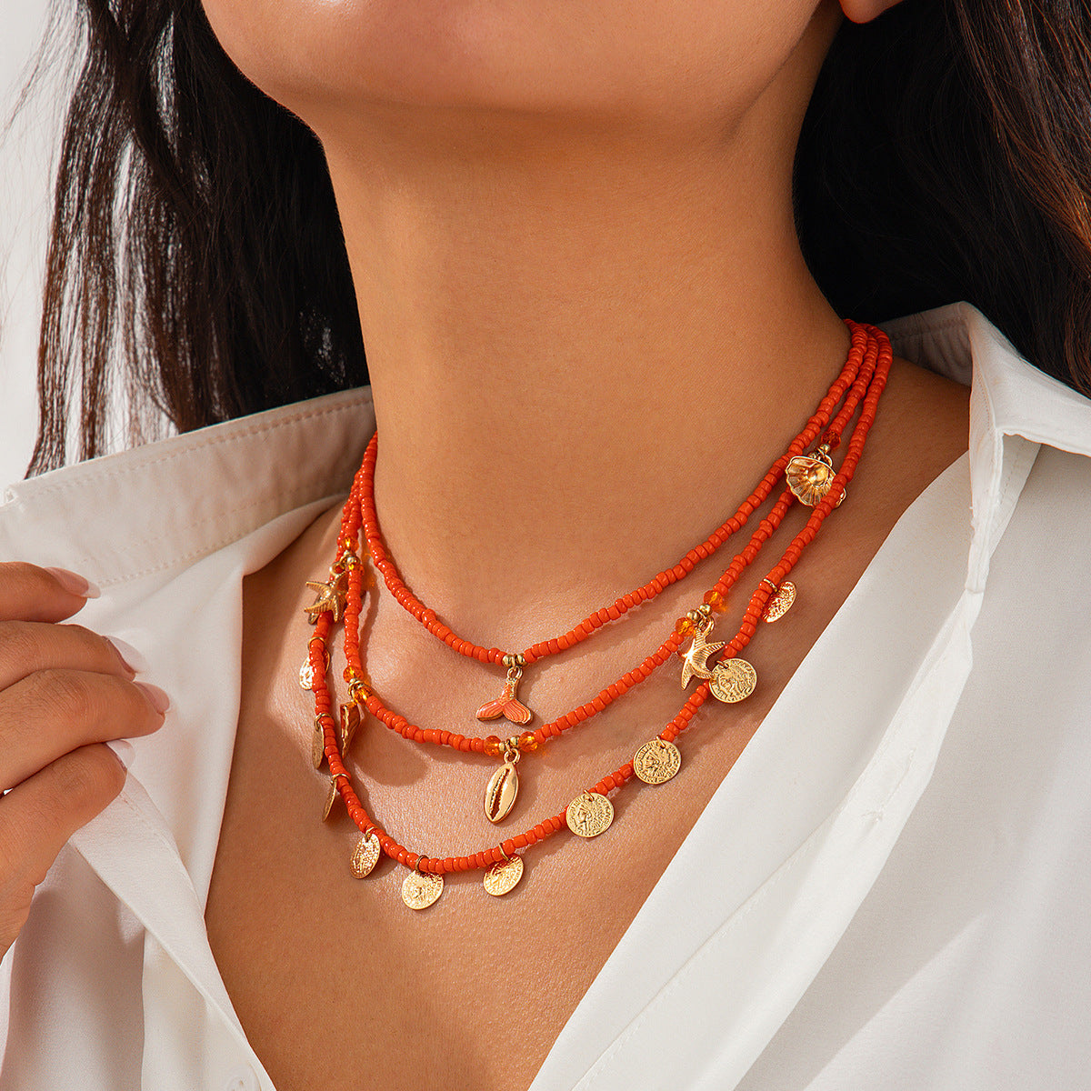 Collana con ciondolo a stella etnica e forme geometriche in lega per donna con finitura placcata, design a coda di pesce, paillettes, conchiglie, stelle marine e catena multistrato di perline