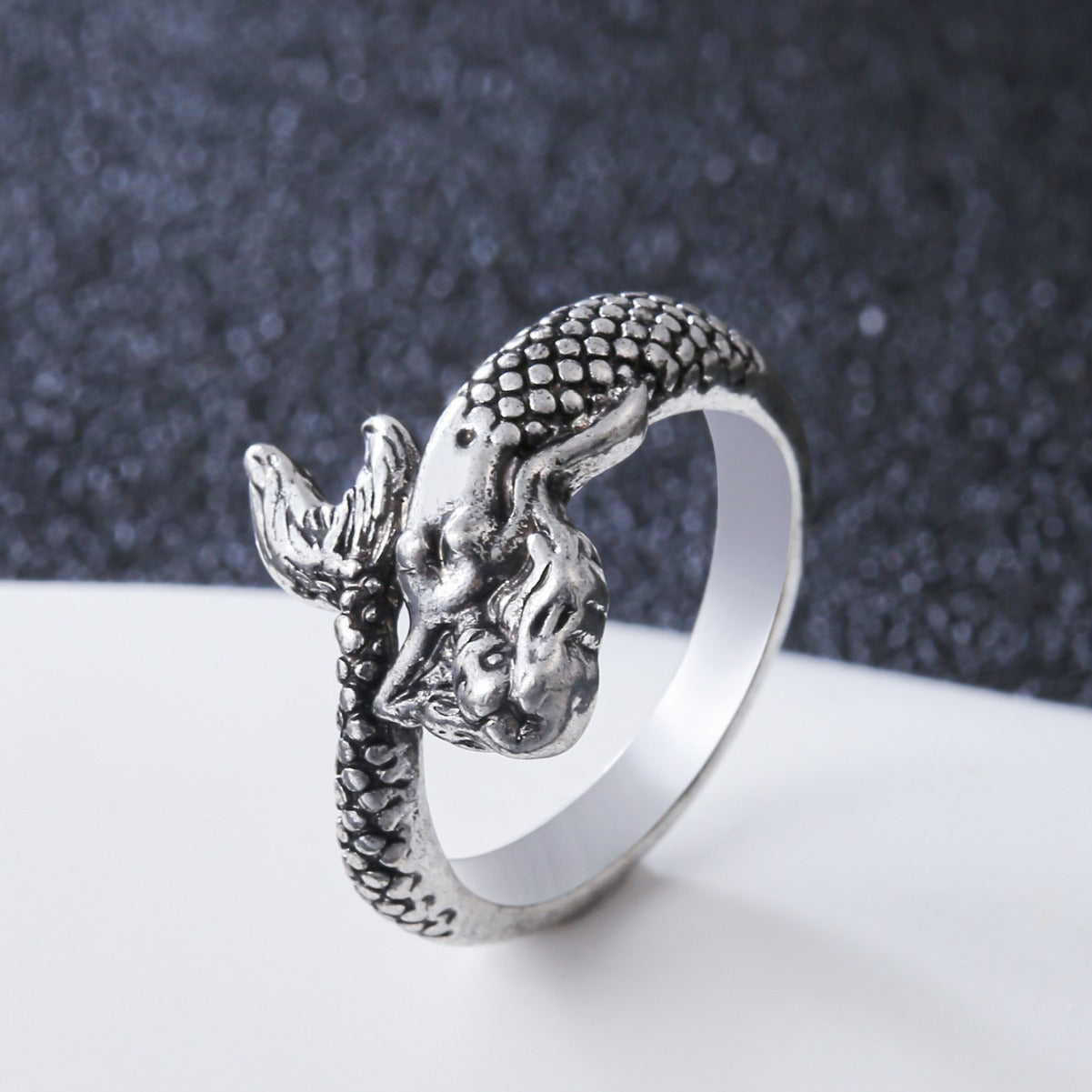 Anillo abierto ajustable vintage de sirena desgastada de aleación de zinc para unisex