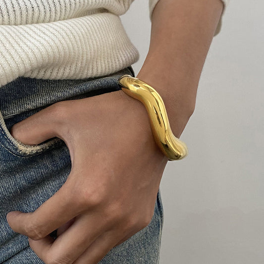 Pulsera de acero inoxidable geométrica minimalista chapada en oro para mujer