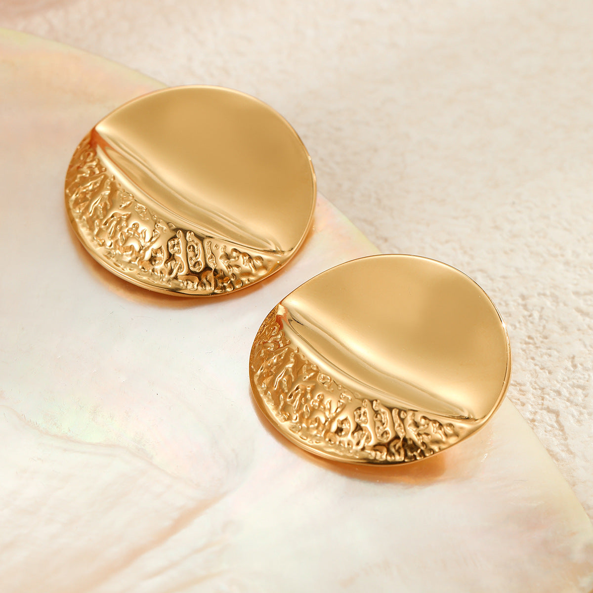Pendientes de aro minimalistas geométricos de acero inoxidable con textura circular plegada para mujer