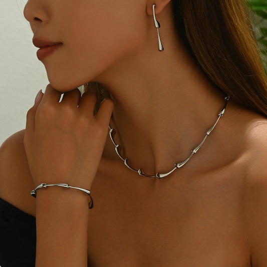 Set Collana Lunga Minimalista con Giunto di Bambù, Orecchini e Bracciale Coordinati da Donna, Gioielli Placcati in Lega