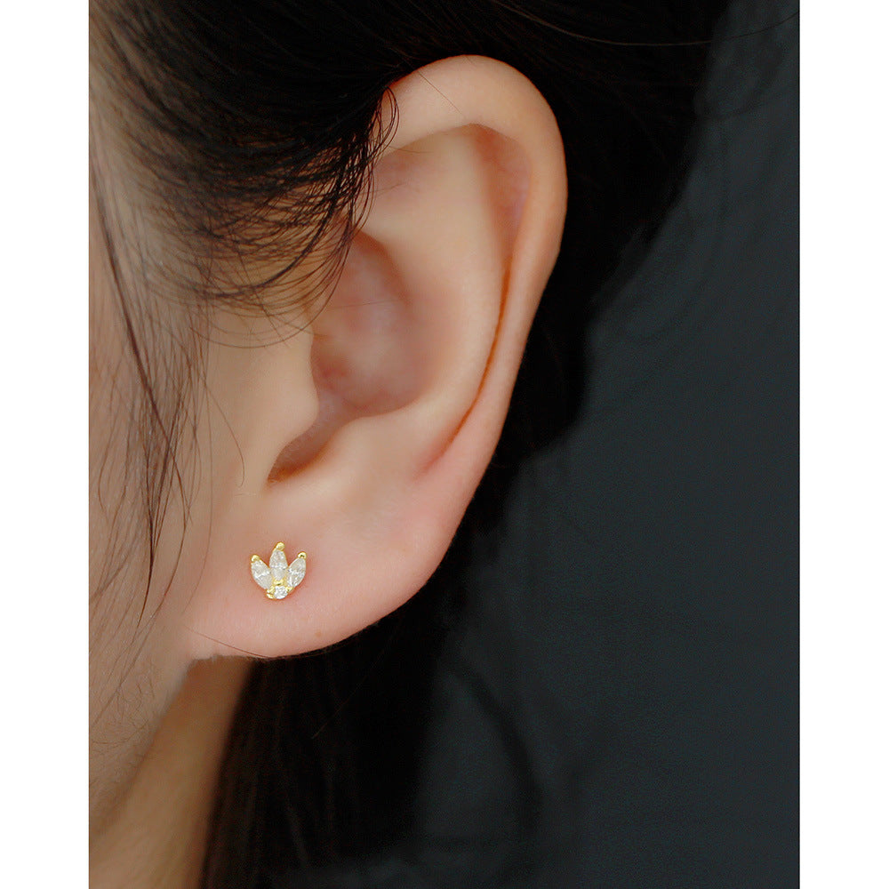 Fashionable Crown-Shaped S925 Sterling Silver Stud Earrings for Women with Rhinestone Inlay and Geometric Design
