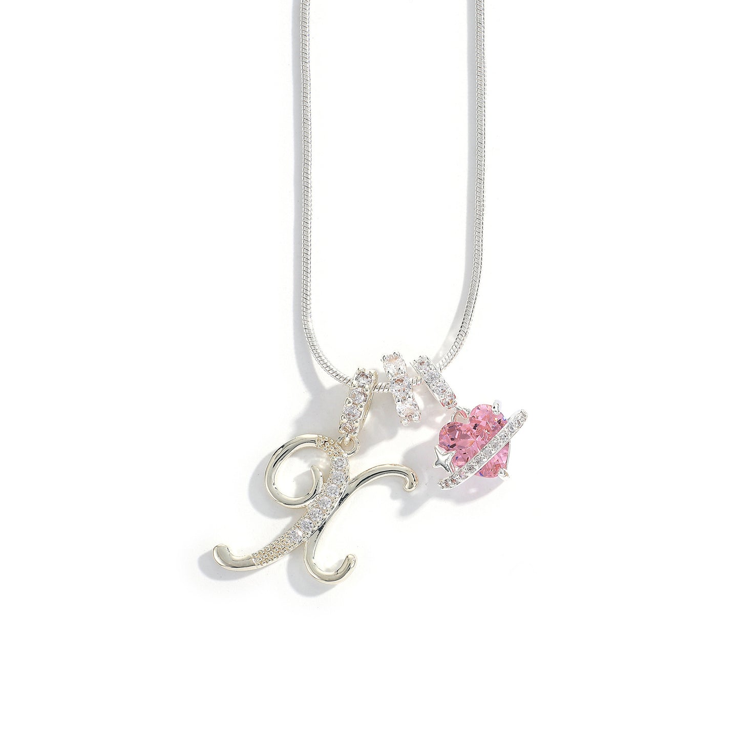 Collana con ciondolo a lettera minimalista in rame con intarsio di zirconi dal design geometrico per donna