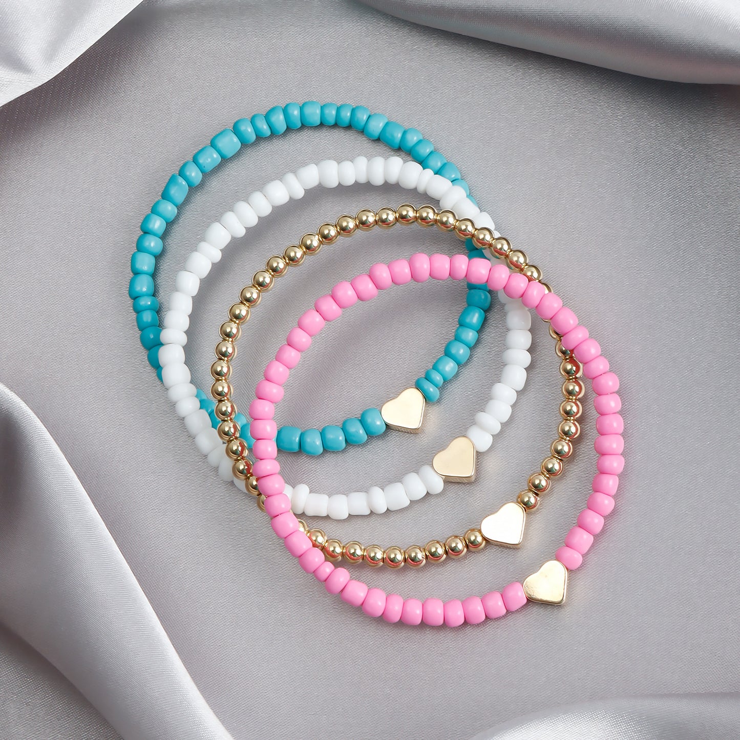 Pulsera elástica bohemia hecha a mano con abalorios, diseño geométrico y en forma de corazón, con cuentas de semillas de colores y acabado chapado