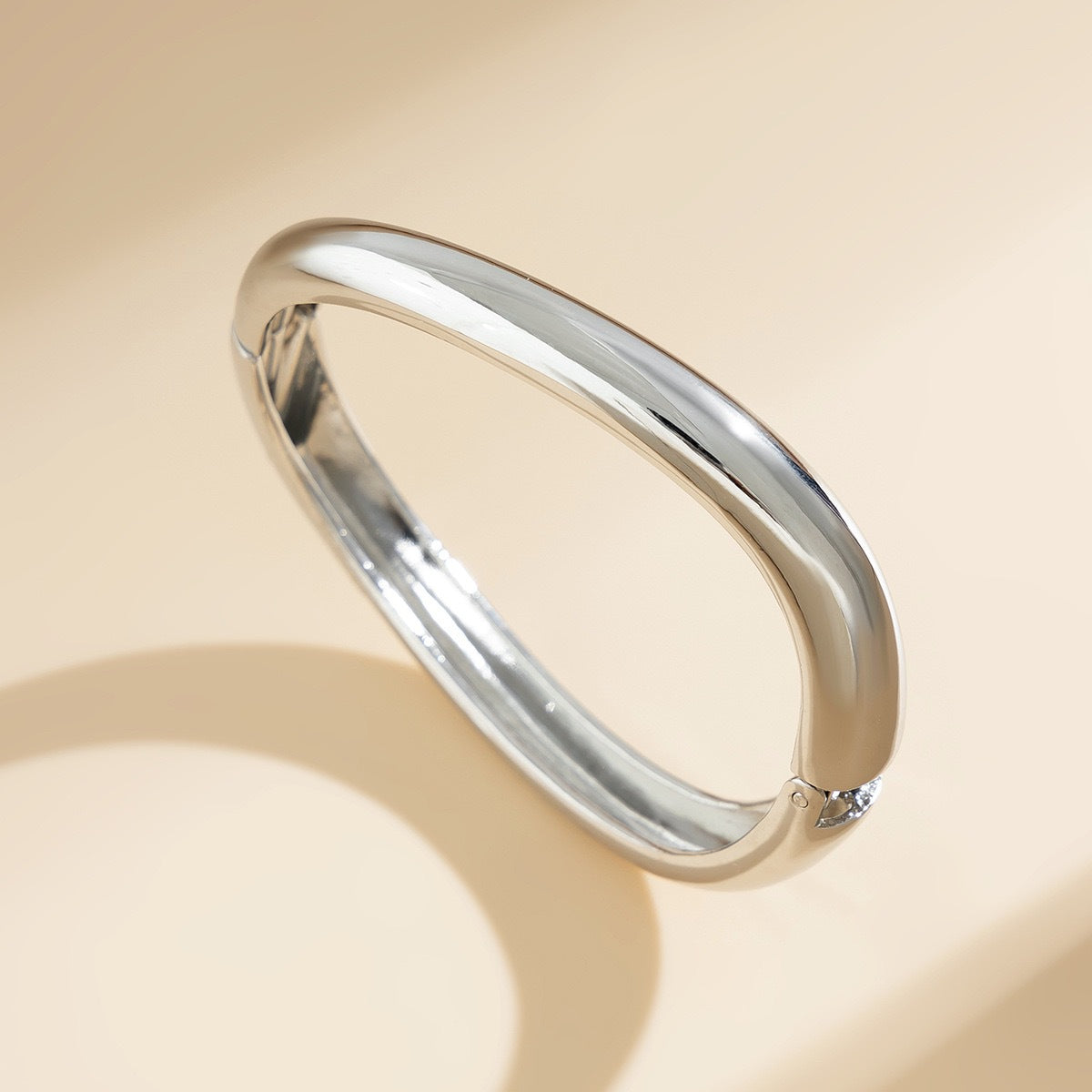 Bracciale da donna a polsino placcato in metallo a goccia geometrica di tendenza