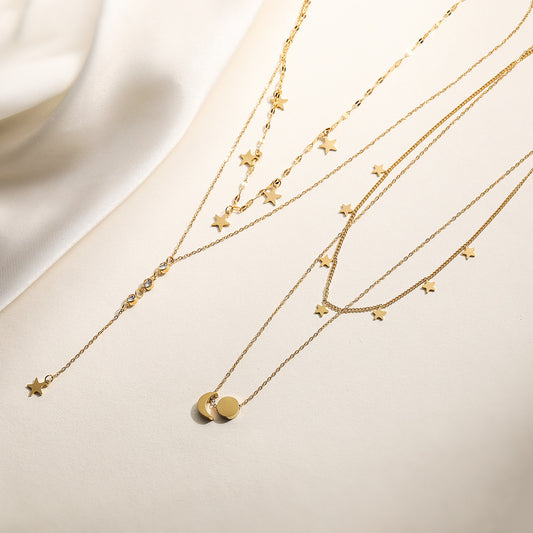 Collar con Colgante de Estrella Minimalista para Mujer con Cadena de Acero Inoxidable Bañada en Oro de 18K y Detalles de Zirconia