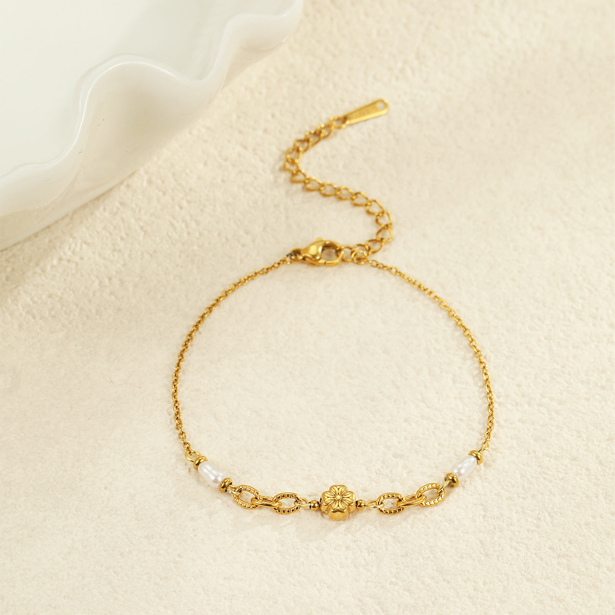 Pulsera minimalista de acero de titanio con forma de corazón para mujer con acabado chapado, accesorio de moda de acero inoxidable