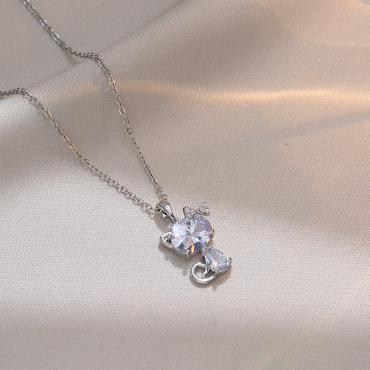 Collar con colgante de gato de diseño original para mujer en acero titanio con incrustaciones de diamantes de imitación y acabado chapado