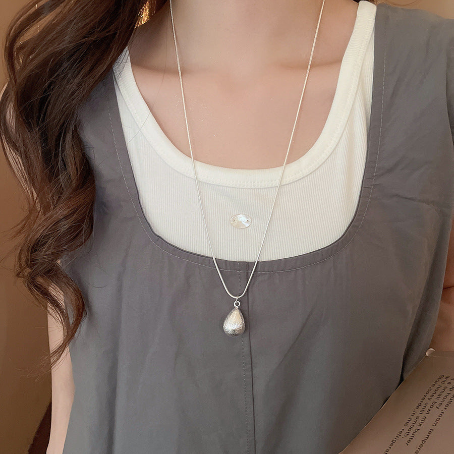 Collana con ciondolo a goccia minimalista dai toni freddi in lega placcata per donna, catena per maglione casual
