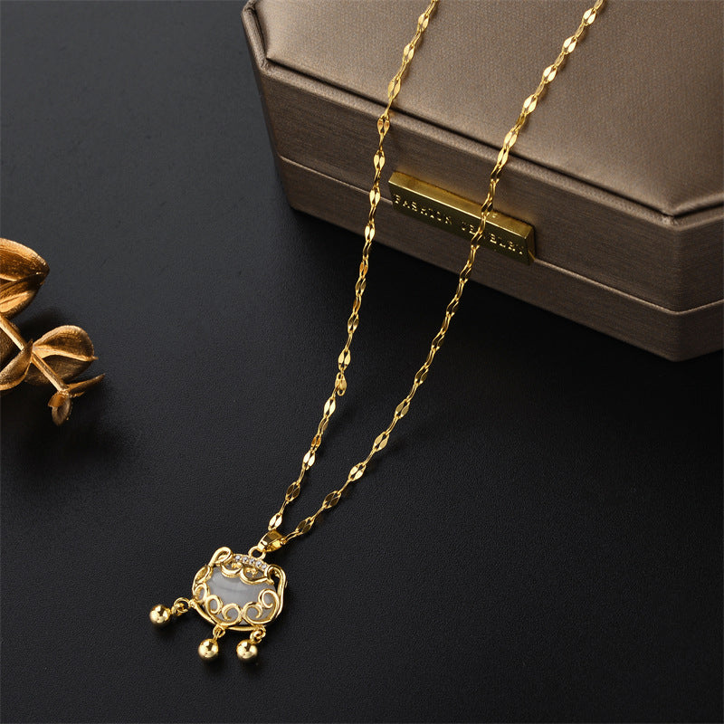 Collana con Ciondolo in Acciaio al Titanio Naturale Minimalista Nuvola e Motivo Ruyi con Finitura Placcata per Donne