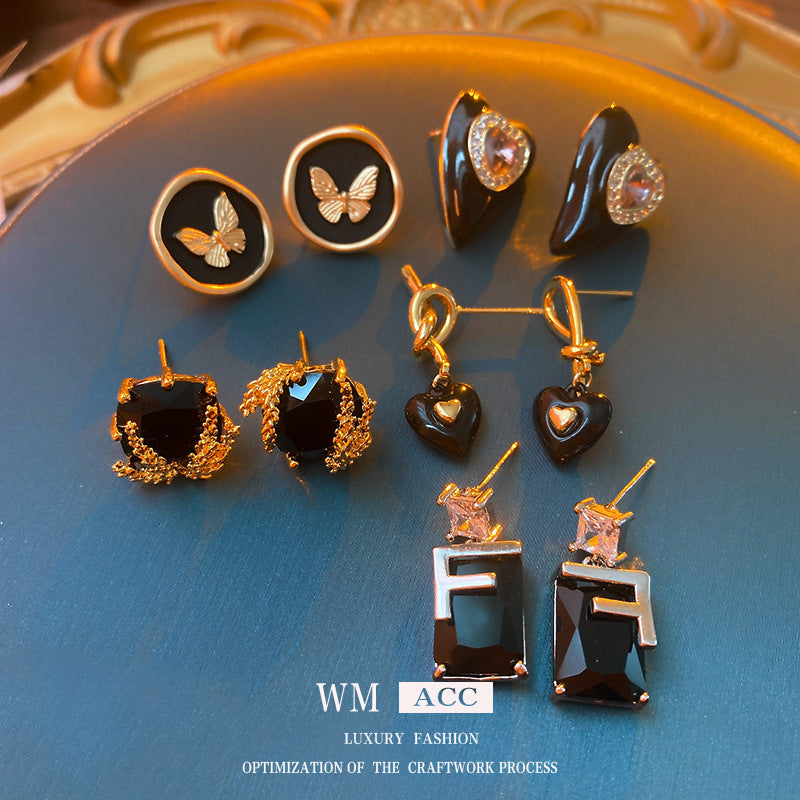 Luxury Style Heart-Shaped Enamel Gold-Plated Silver Needle Earrings for Women with Minimalist Black Accent