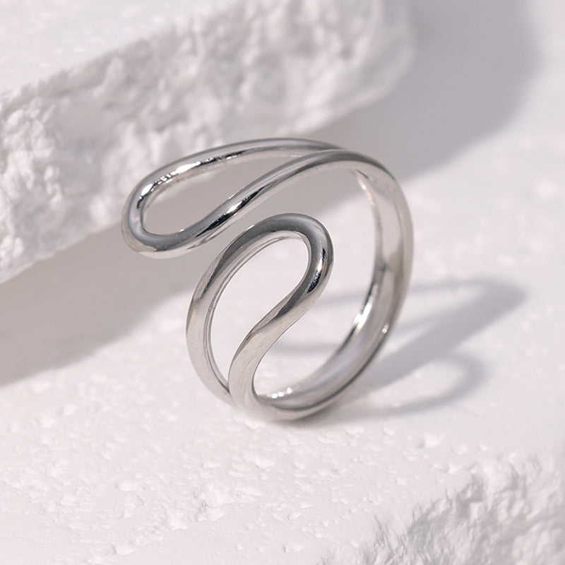 Anello aperto minimalista geometrico in acciaio inossidabile da donna con finitura placcata e design dalle linee pulite