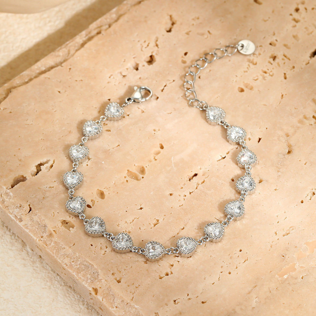 Pulsera de acero inoxidable con forma de corazón, adornada con diamantes de imitación, estilo vintage de lujo para mujer, con acabado chapado