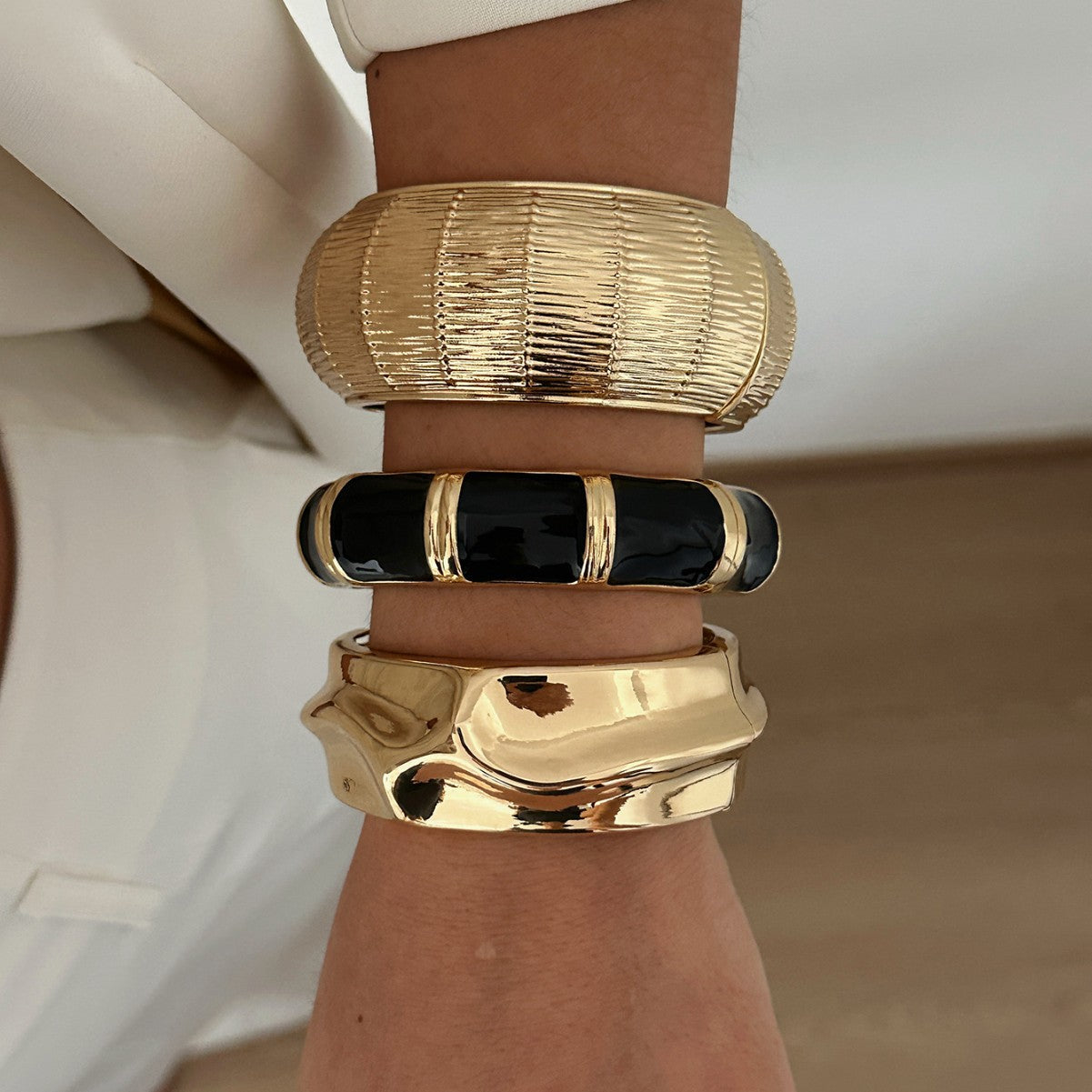 Bracciale vintage in lega smaltata geometrica