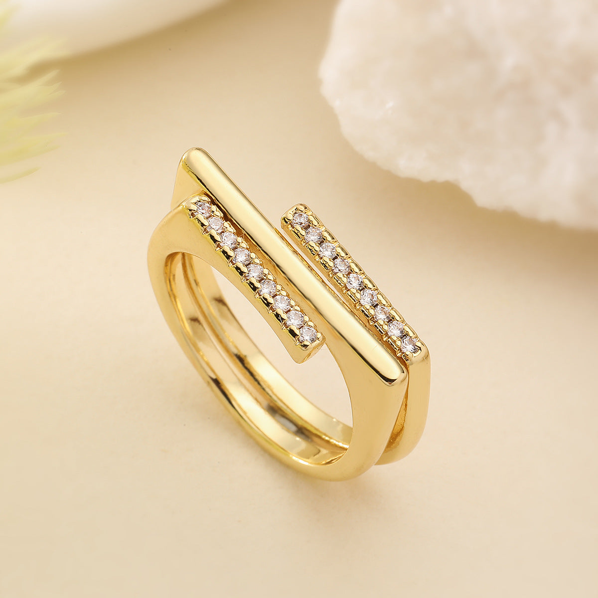 Vintage Geometric Open Ring in Copper with Gold Plating and Zircon Inlay for Women
