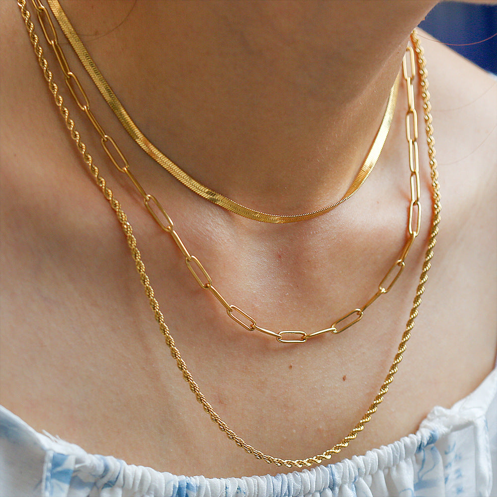 Collana da donna a triplo strato con catena snake in acciaio inossidabile geometrica e minimalista, placcata in acciaio al titanio