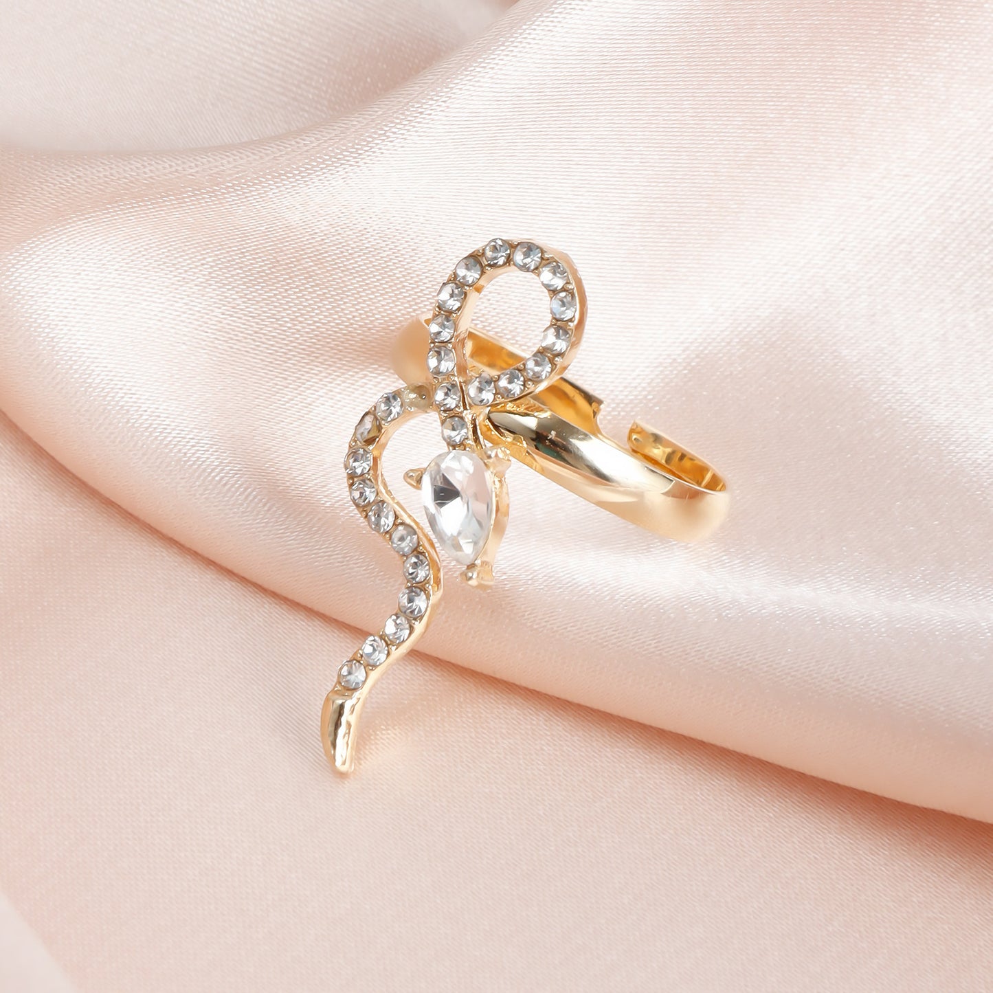 Vintage-Inspired Snake-Shaped Geometric Ring for Women with Metal Band and Electroplated Finish