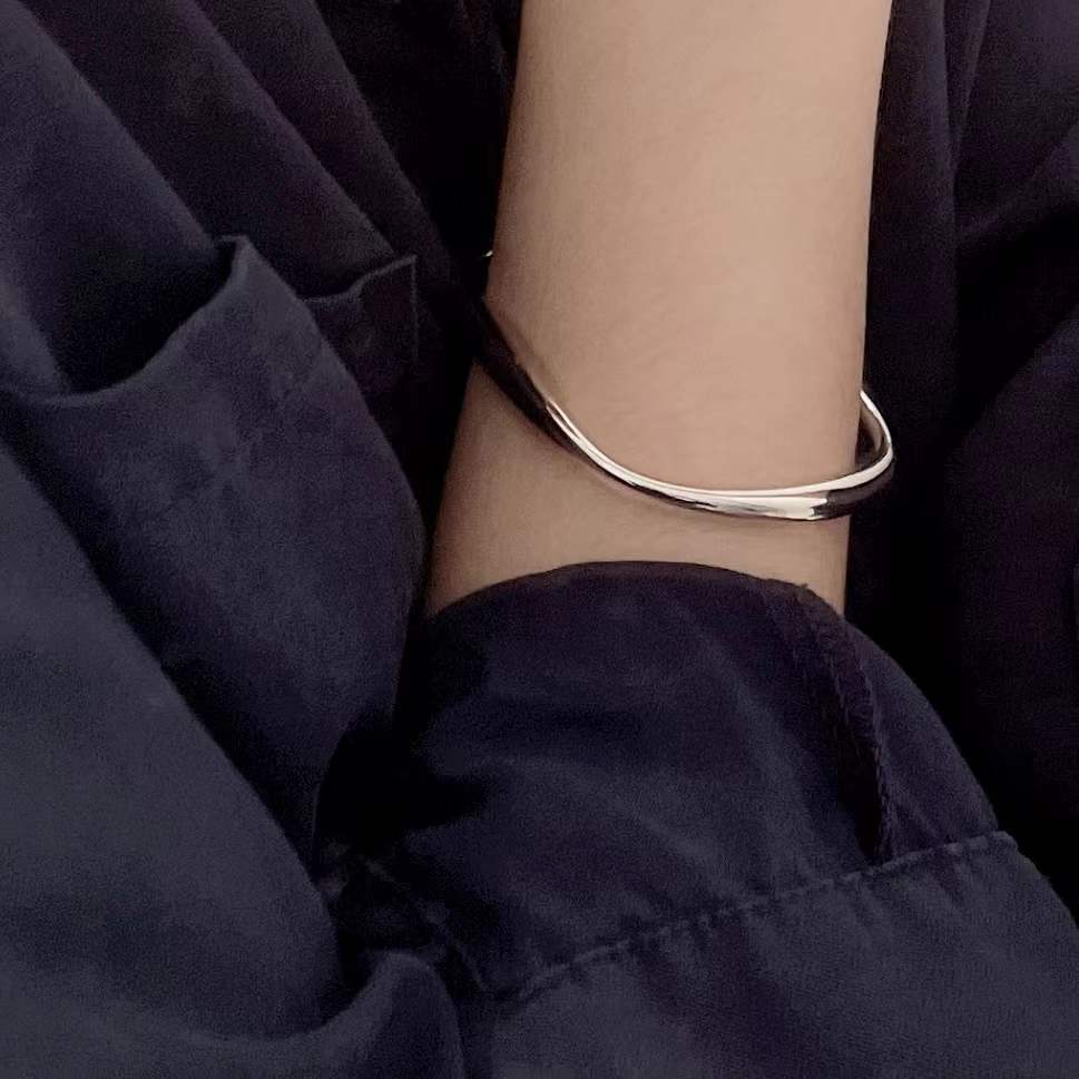 Minimalist 925 Sterling Silver Polished Geometric Mobius Cuff Bracelet