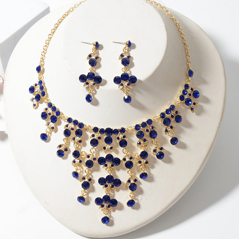 Elegante set collana e orecchini con placcatura floreale in lega e catena per donna