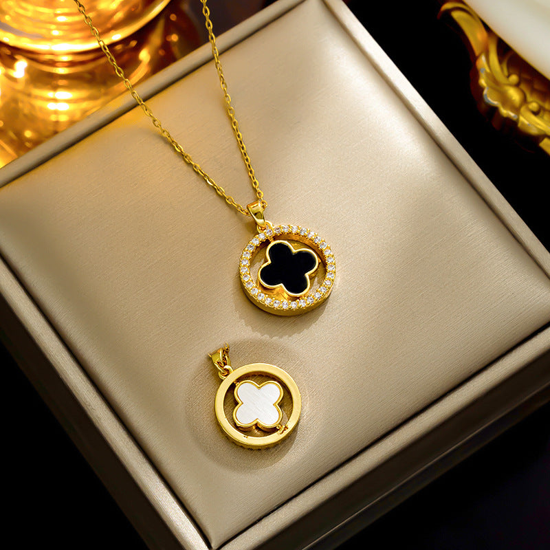 Collana con Pendente a Quadrifoglio Minimalista in Acciaio al Titanio con Intarsi di Strass, Design Rotante Bifacciale, Catena O, Catena Clavicola alla Moda per Donne