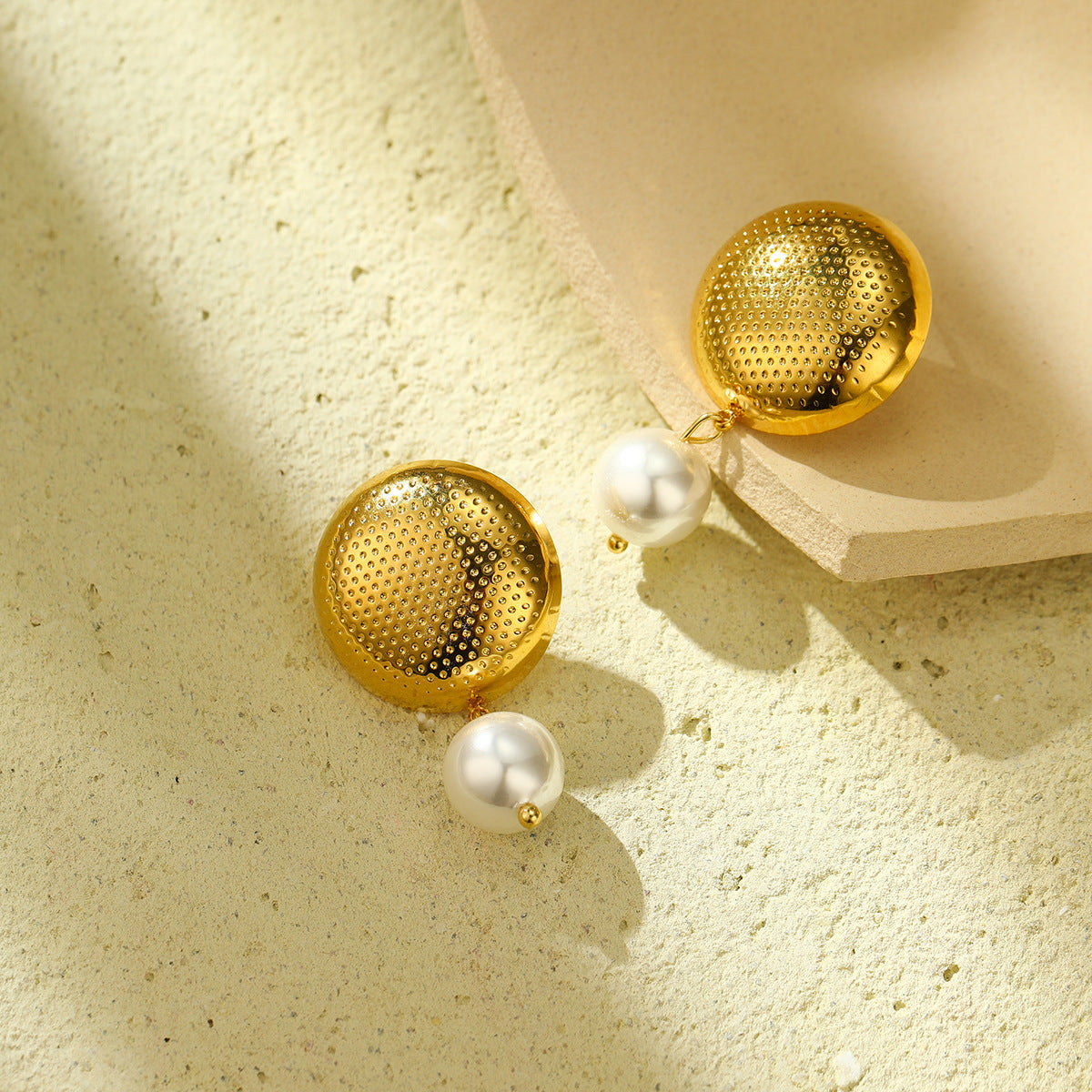 Fashionable Round Pearl Earrings in Stainless Steel with 18K Gold Plating for Women