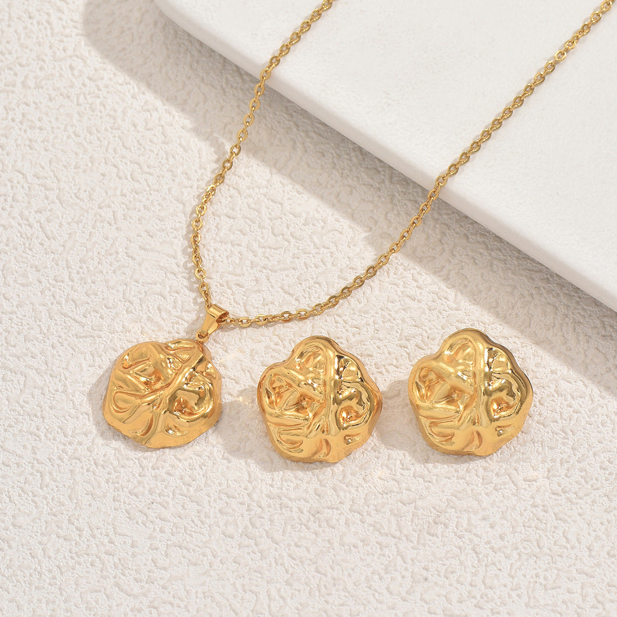 Conjunto de collar y pendientes de mujer de estilo geométrico en aleación con acabado chapado para un uso elegante y versátil