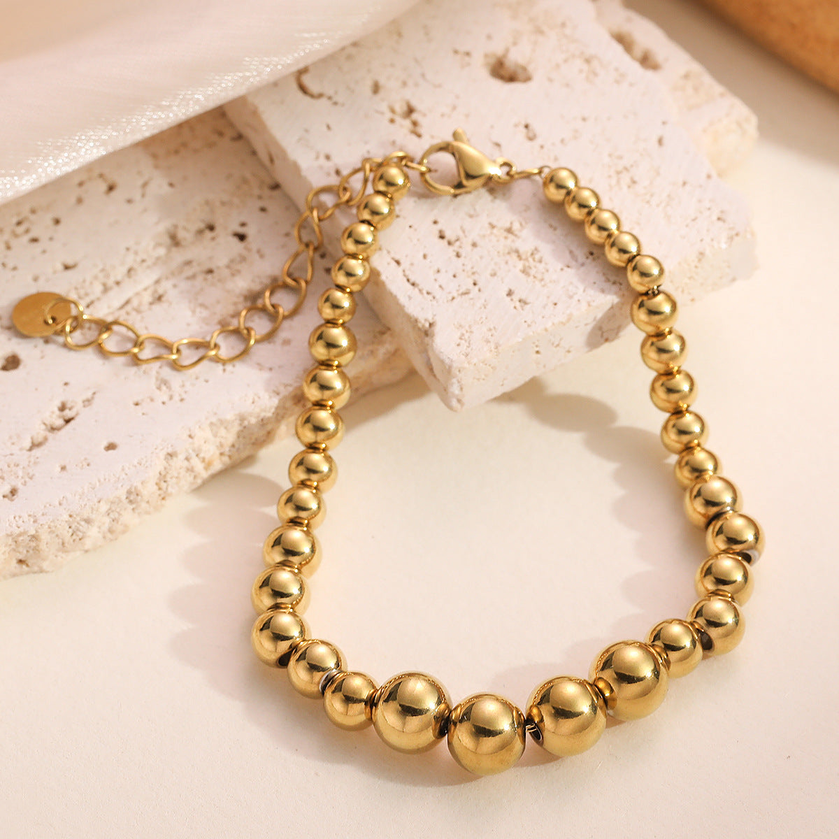 Bracciale da donna in acciaio inossidabile placcato oro 18 carati con perline, design minimalista e irregolare
