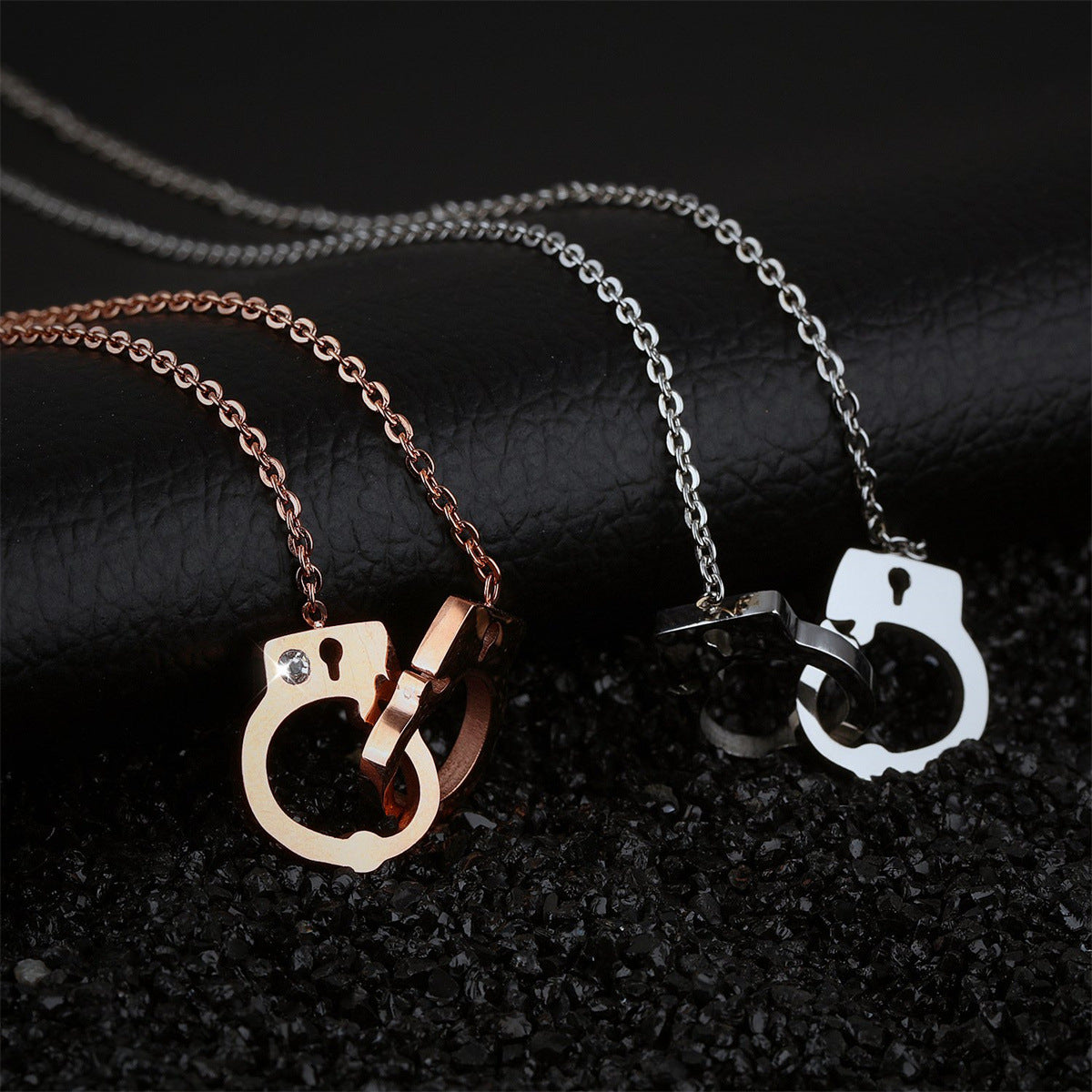 Sweet Minimalist Heart-Shaped Stainless Steel and Titanium Steel Pendant Necklace with Electroplated Finish