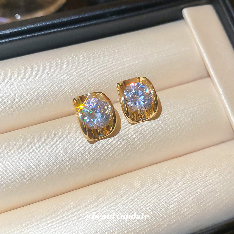 Pendientes Minimalistas de Oro de 18K con Diseño Geométrico Ovalado de Circonitas y Postes de Plata 925 para Mujer
