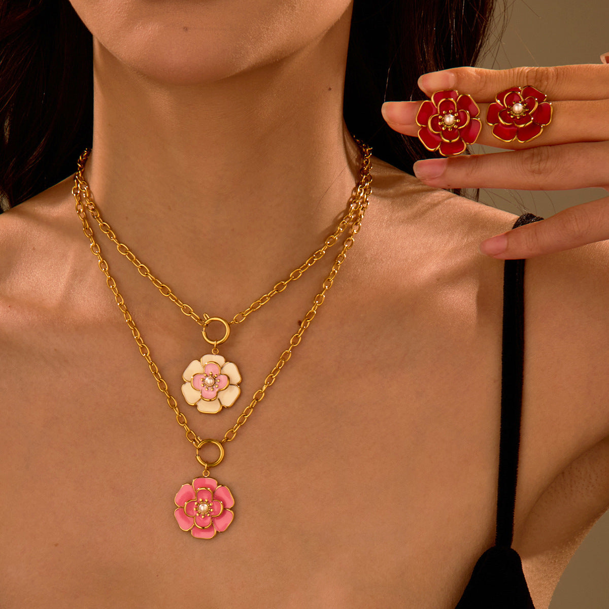 Collar de Acero Inoxidable con Baño de Oro de 18K con Flor de Esmalte en Forma de Camelia Estilo OL de Moda para Mujer