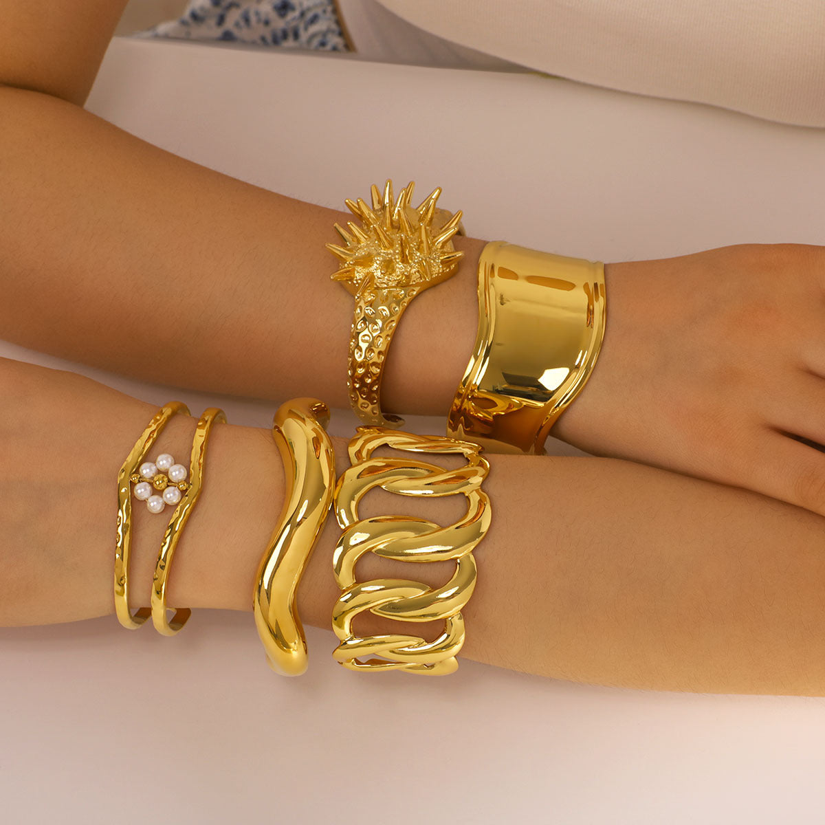 Minimalist Geometric Stainless Steel Wide Cuff Bracelet with 18K Vacuum Plating for Women