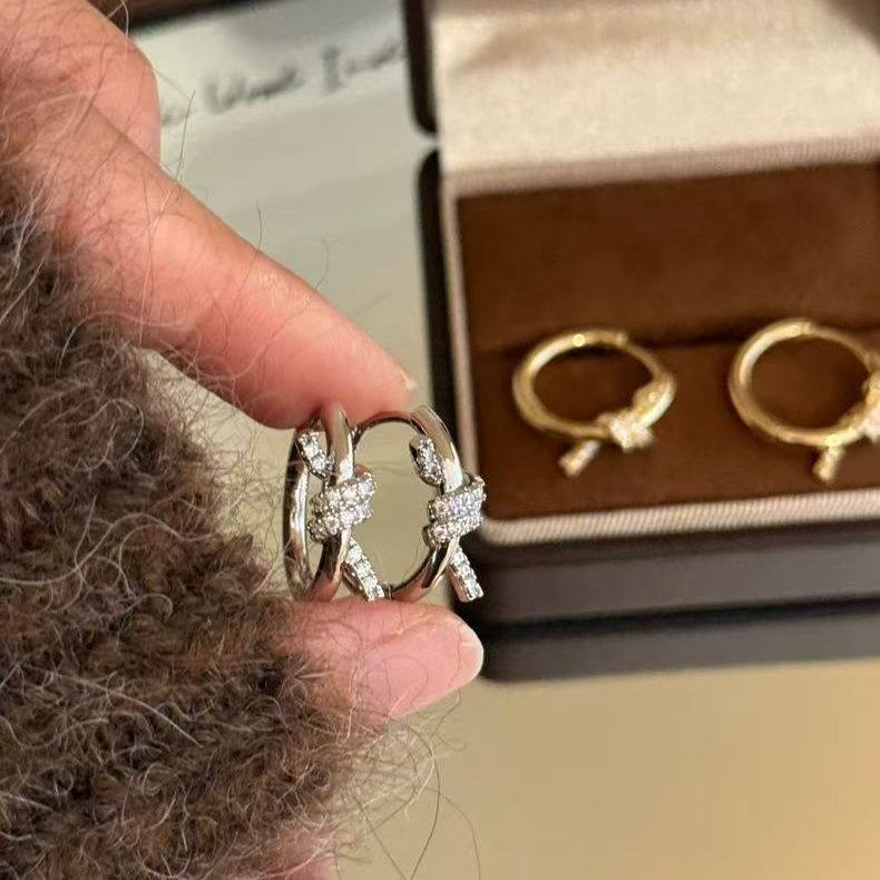 Orecchini a perno da donna minimalisti geometrici rotondi placcati oro con zircone e perni in acciaio