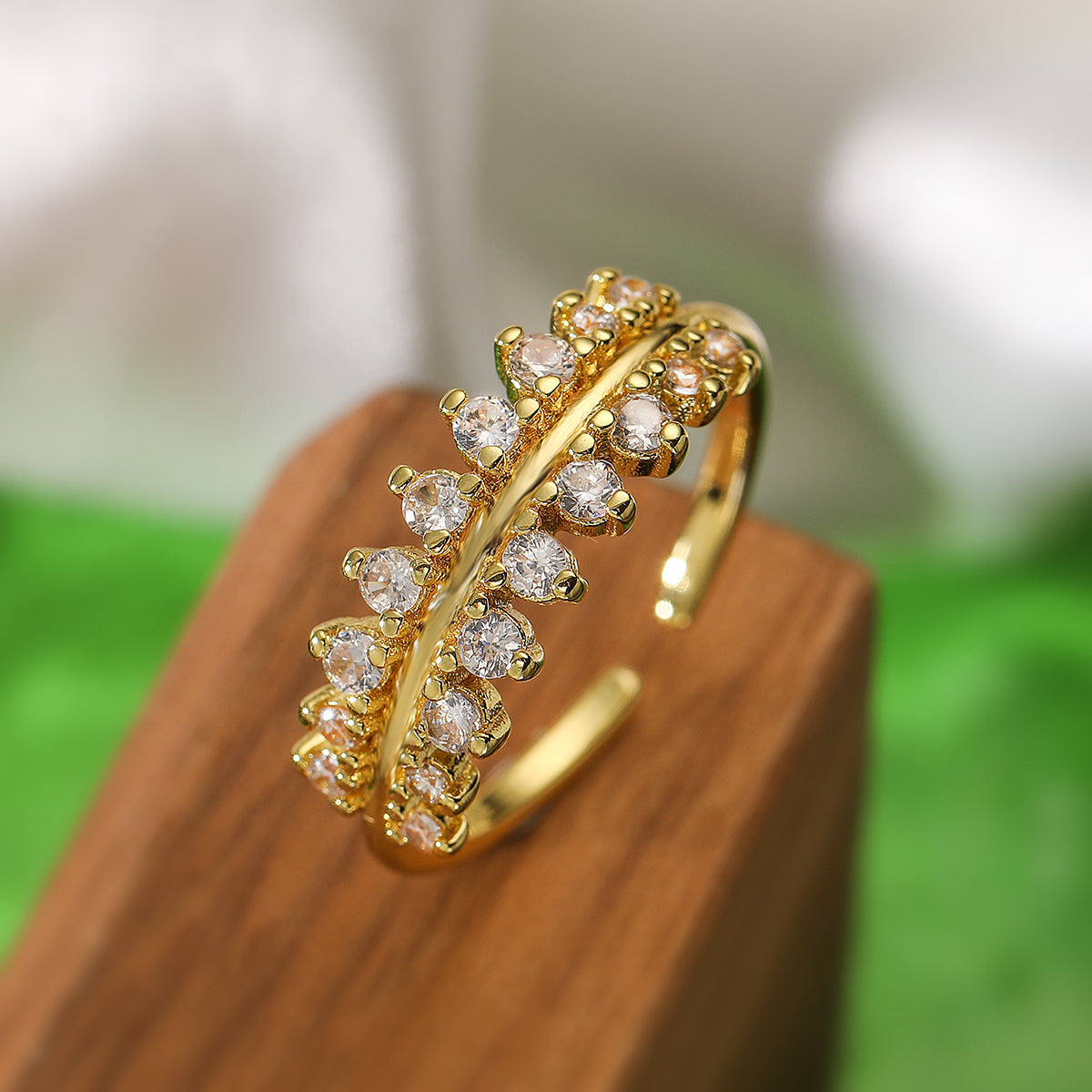 Anello aperto geometrico minimalista da donna in rame con zirconi micro-incastonati