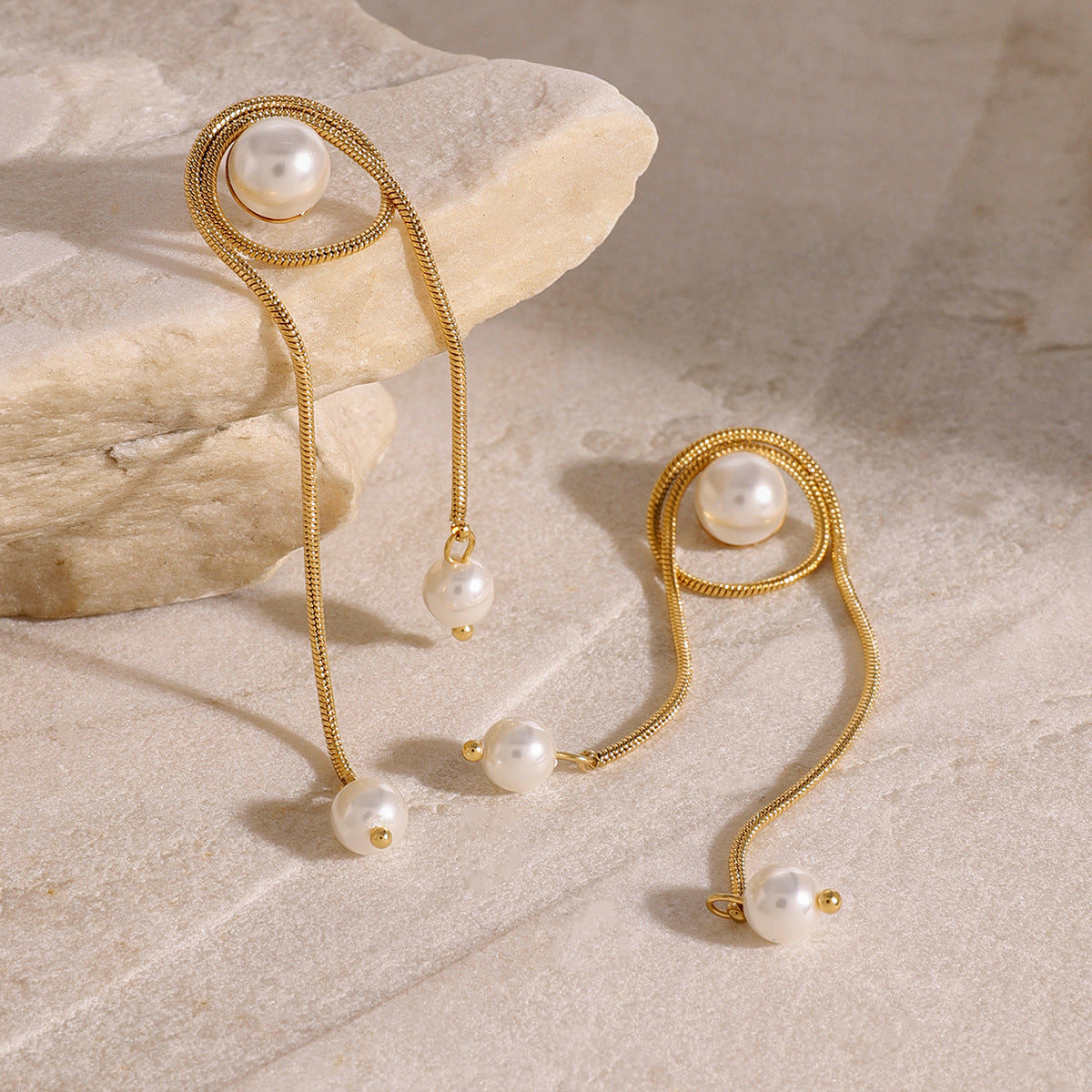 Pendientes colgantes de borla con perlas redondas geométricas de moda de acero inoxidable chapado en oro de 18 quilates para mujer